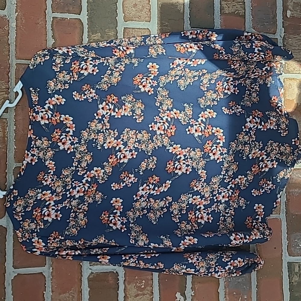 Beacon Apparel Casiya Tie Front Blouse, Size Small - Picture 9 of 9